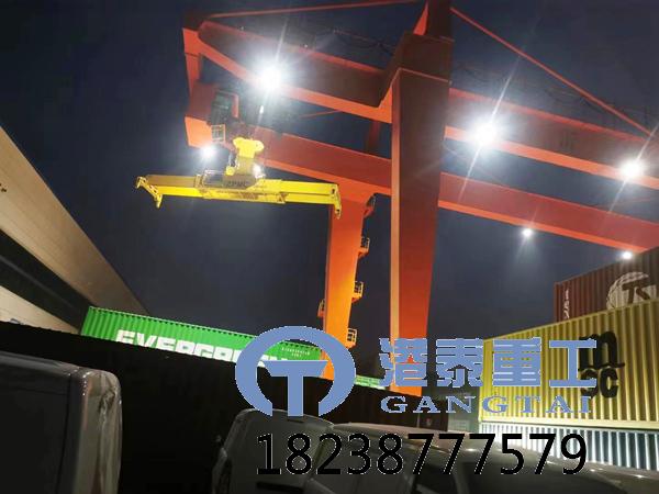 轮胎游艇搬运机实现转运方向灵活的方法