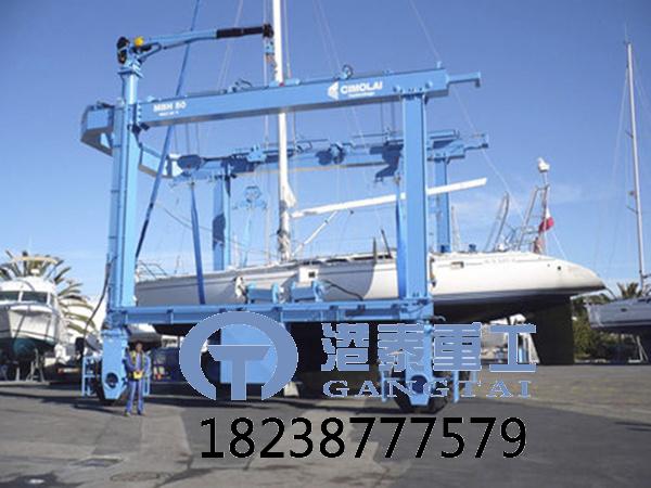 游艇搬运机在操作过程中的起升与降落